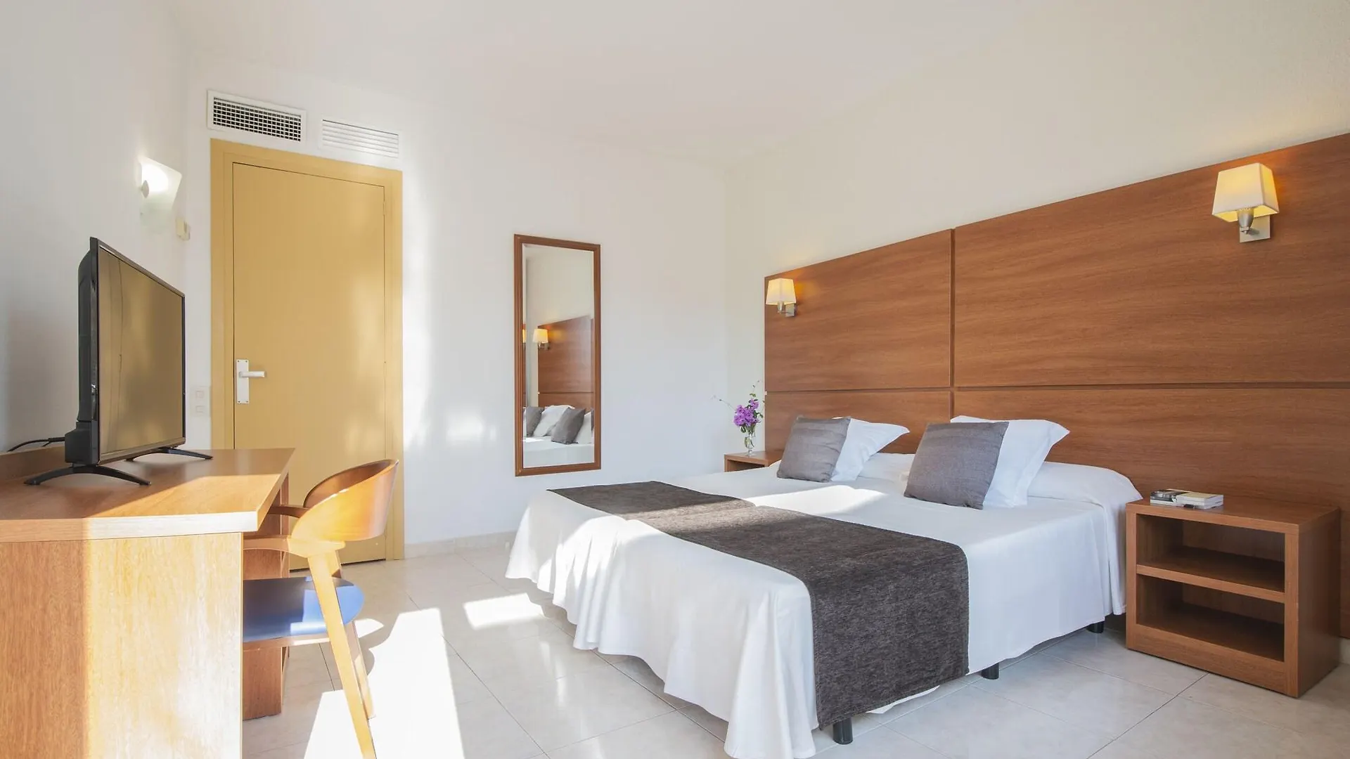 Hotel Lloret Santa Rosa By Pierre & Vacances Lloret de Mar Spain