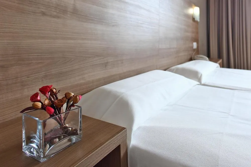 Hotel Lloret Santa Rosa By Pierre & Vacances Lloret de Mar 4*,